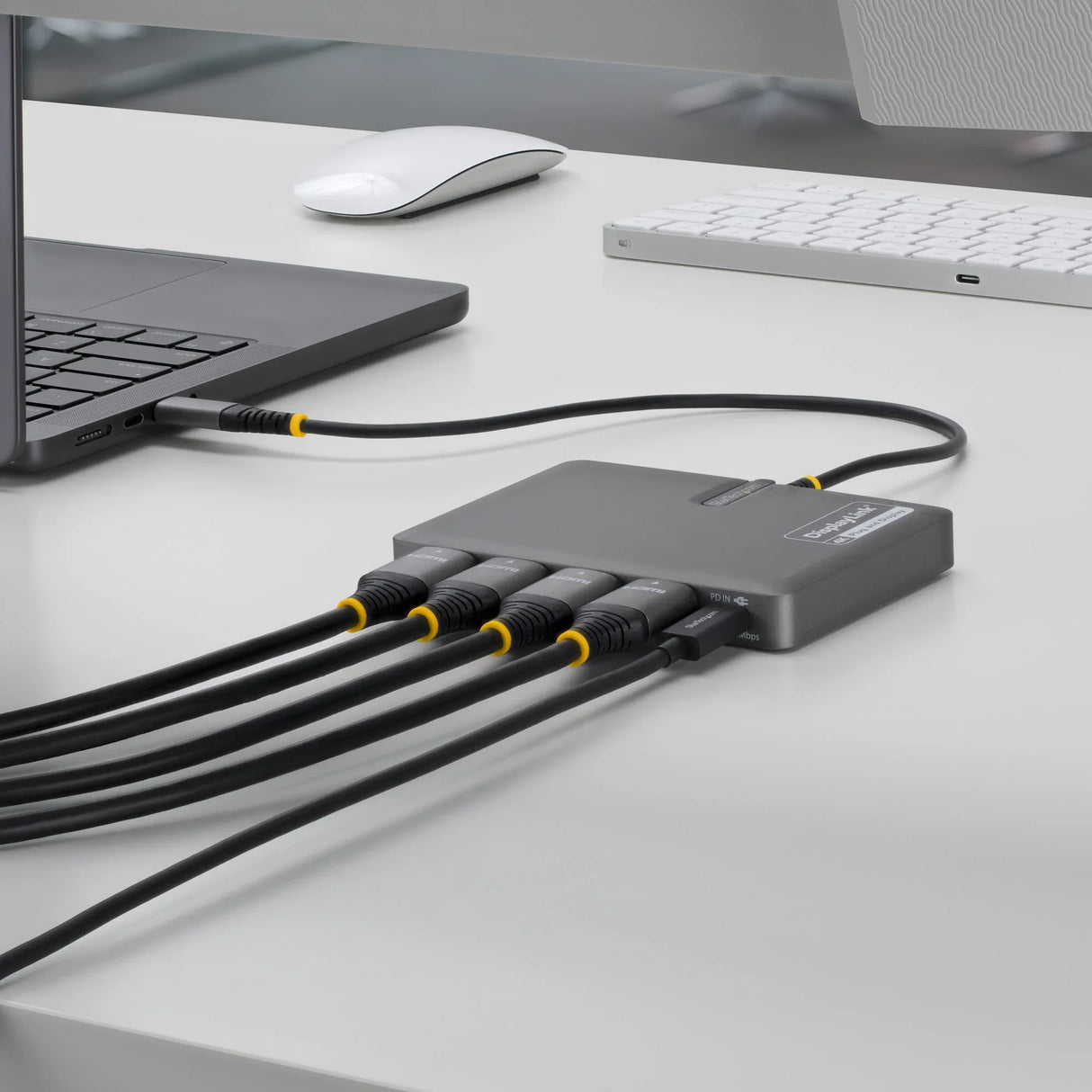 STARTECH QUAD-USB-HDMI-ADAPT – USB-C / 140W PD / 4x HDMI / USB-A – Docking Station