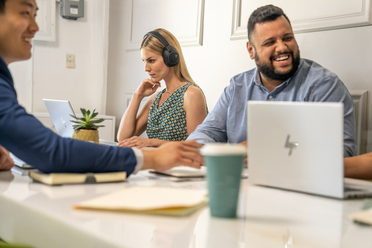 POLY Voyager Surround 80 UC USB-C Headset