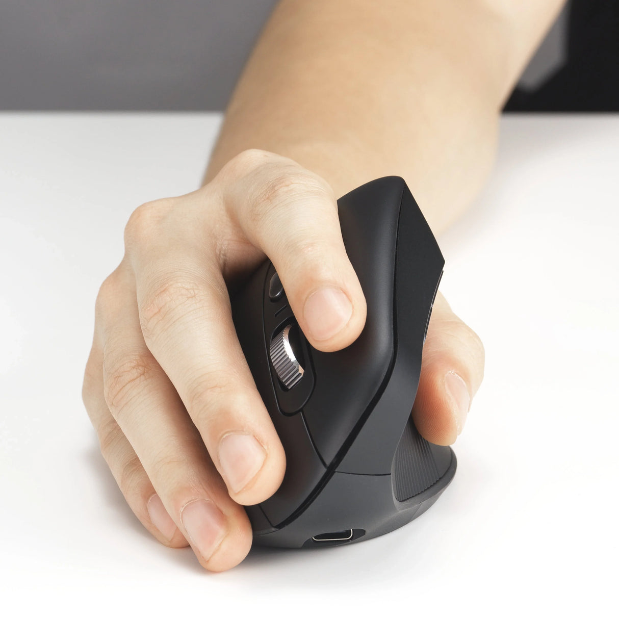 KENSINGTON MY630 EQ – Wireless (Bluetooth + 2.4GHz) / 2400 DPI / Vertical – Ergonomic Mouse