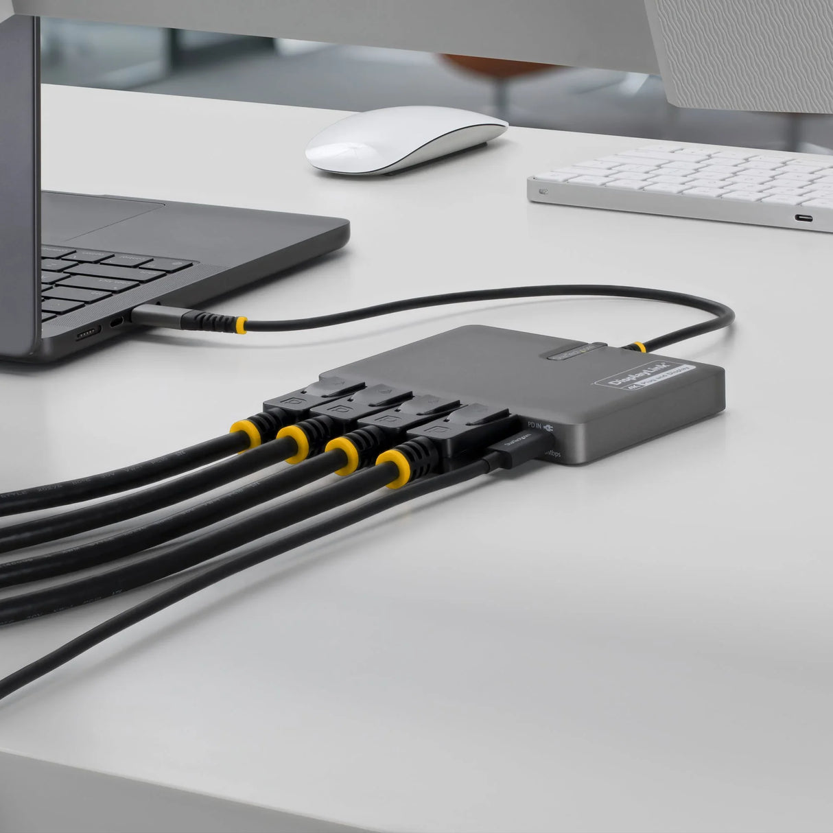 STARTECH QUAD-USB-DP-ADAPT – USB-C / 140W PD / 4x DisplayPort / USB-A – Docking Station