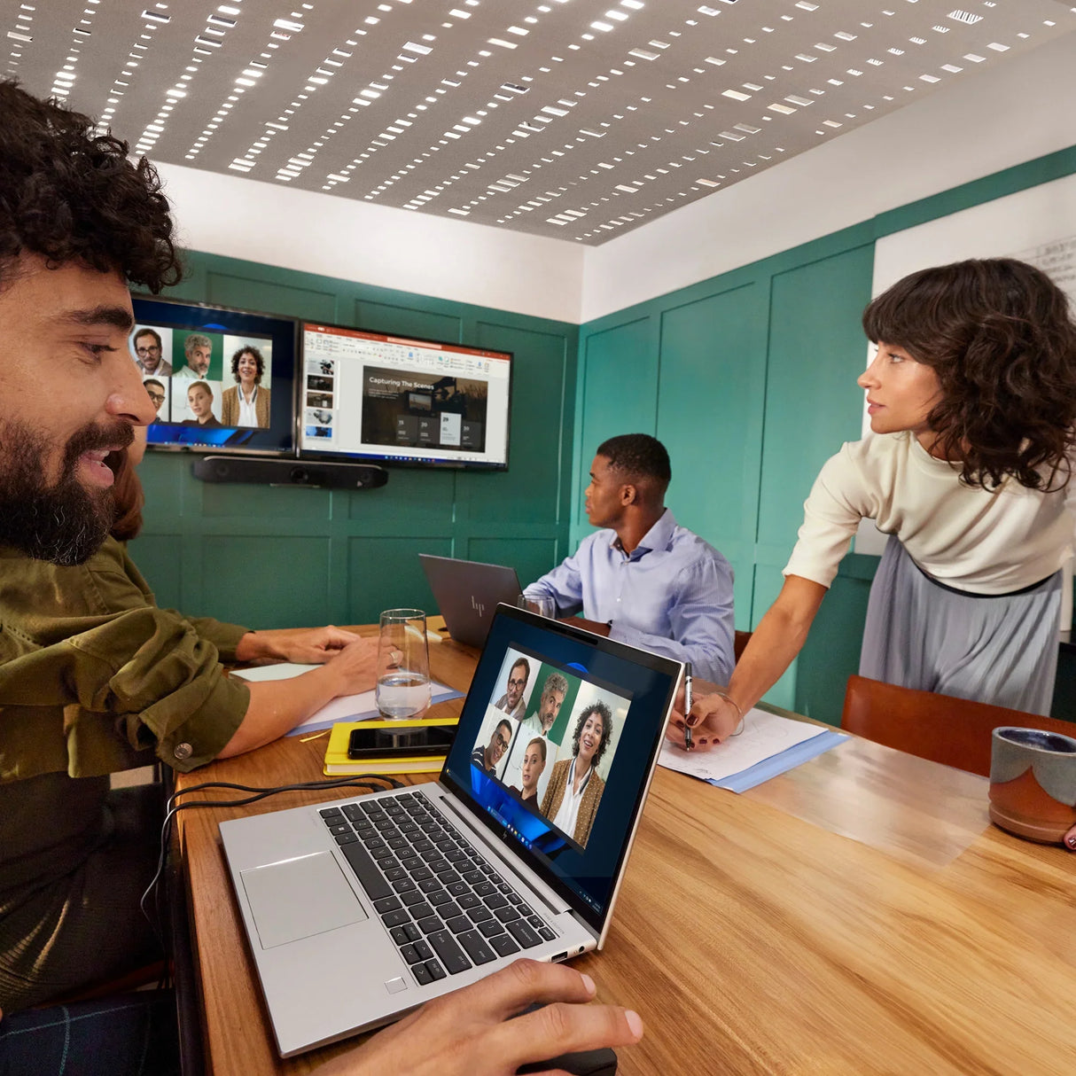 POLY Studio V52 – Full HD (1080p) / AI-powered Features – UC Video Bar