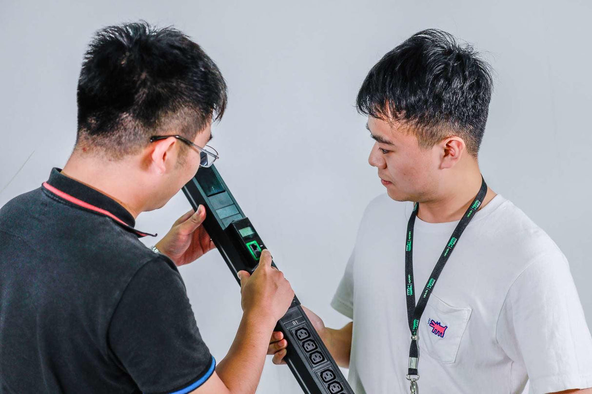 APC APC EPDU1216M power distribution unit (PDU) 42 AC outlet(s) 0U Black (EPDU1216M)