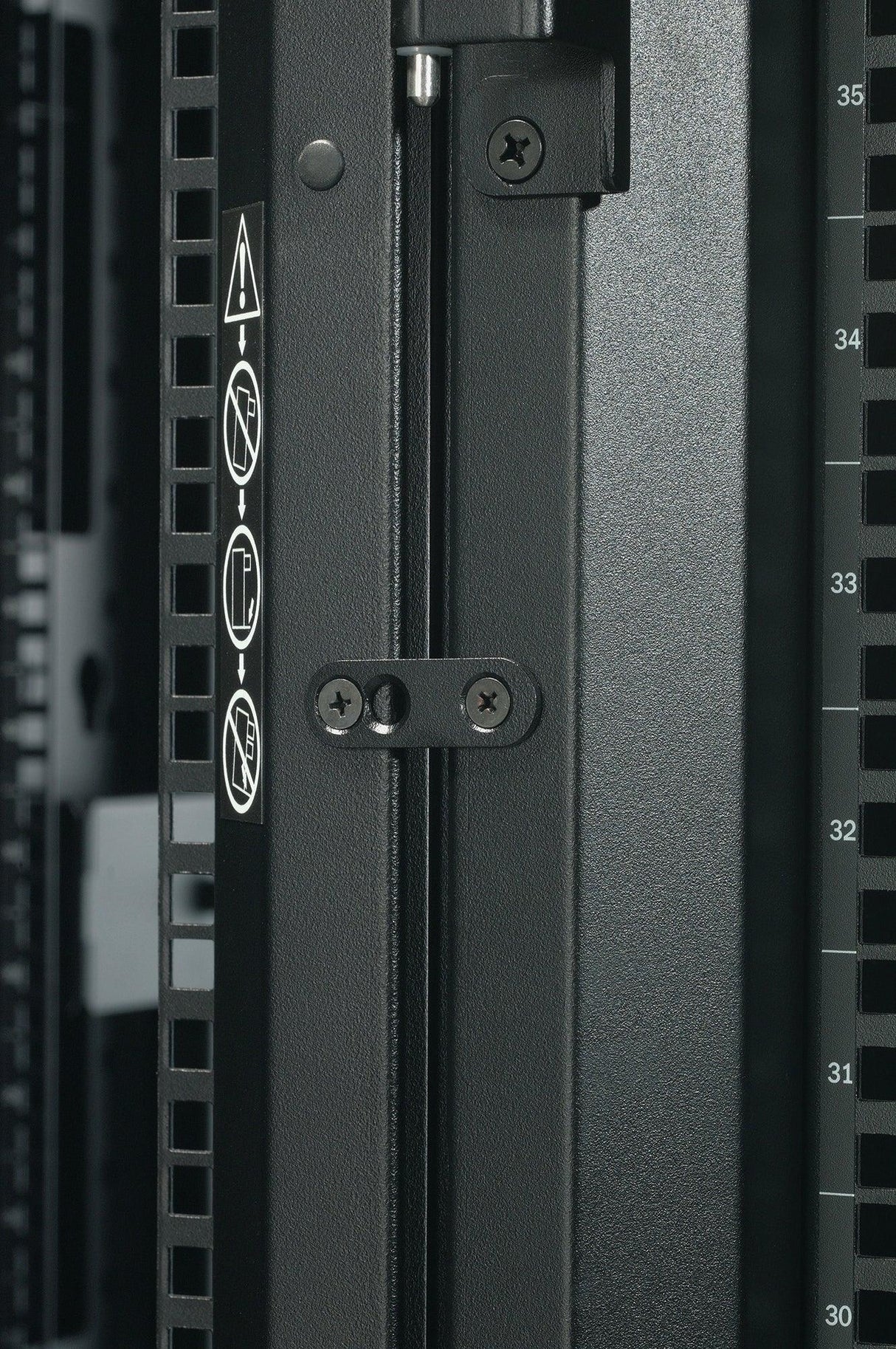 APC APC NetShelter SX 42U Server Rack Enclosure 600mm x 1070mm w| Sides Black (AR3100)