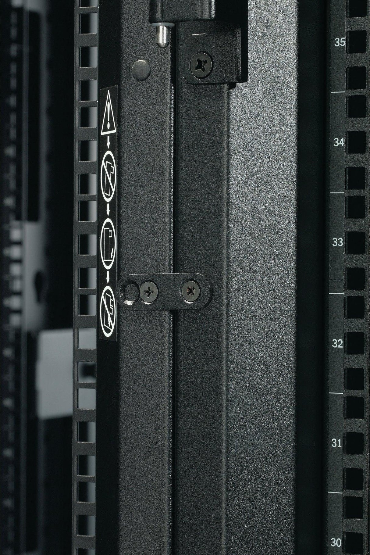 APC APC NetShelter SX 42U Server Rack Enclosure 600mm x 1070mm w| Sides Black (AR3100)