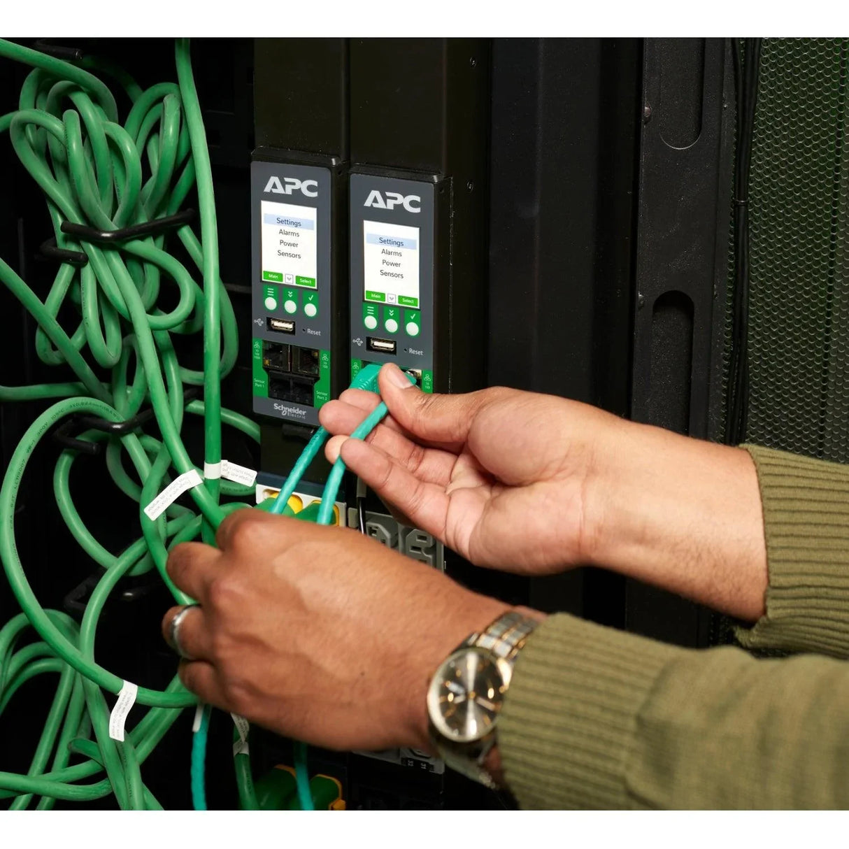 APC APC NS Rack PDU Adv Met 7.4kW 1PH 230V 32A power distribution unit (PDU) 40 AC outlet(s) 0U (APDU10150ME)