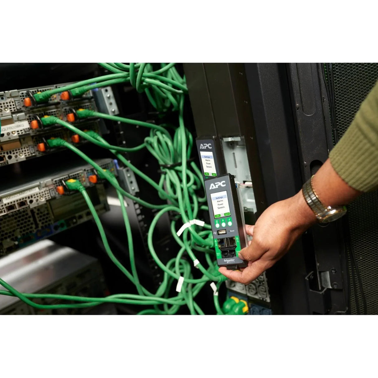 APC APC NS Rack PDU Adv Met 7.4kW 1PH 230V 32A power distribution unit (PDU) 40 AC outlet(s) 0U (APDU10150ME)