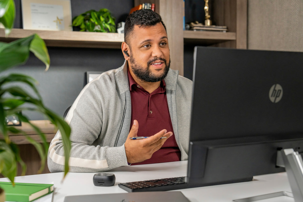 POLY Voyager Free 60 UC BT700 USB-C Touchscreen Charge Case Headset