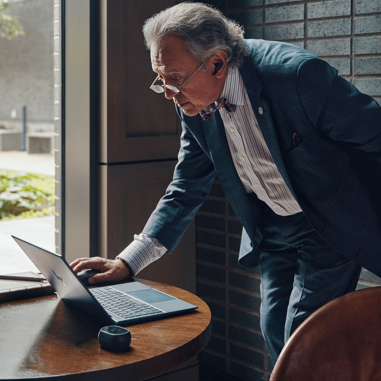 POLY Voyager Free 60 UC Carbon BT700 USB-A Touchscreen Charge Case Headset