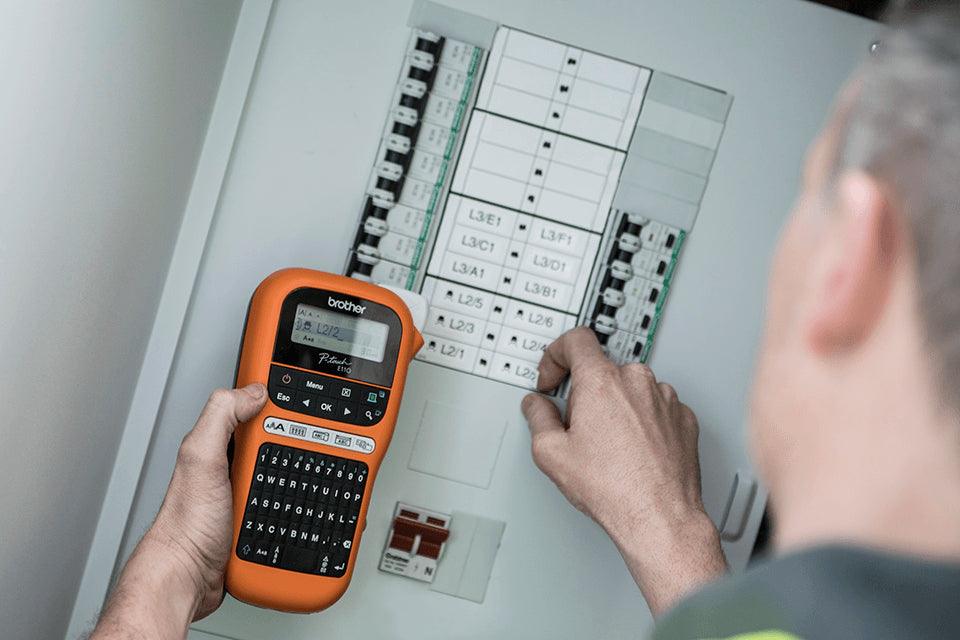 BROTHER LCD | 3.5|6|9|12 mm | TZe | QWERTY | 180 dpi | 20 mm|sec (PT-E110VP)