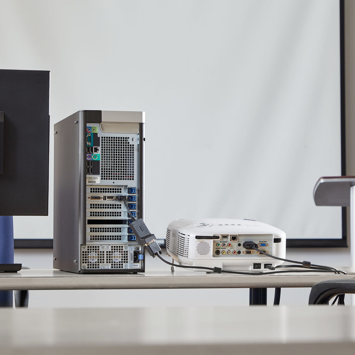 STARTECH DisplayPort to VGA Adapter - Active DP to VGA Converter - 1080p Video - Durable - DP|DP++ Source to VGA Monitor Cable Adapter Dongle - DP 1.2 to VGA - Latching DP Connector (DP2VGA) (DP2VGA)