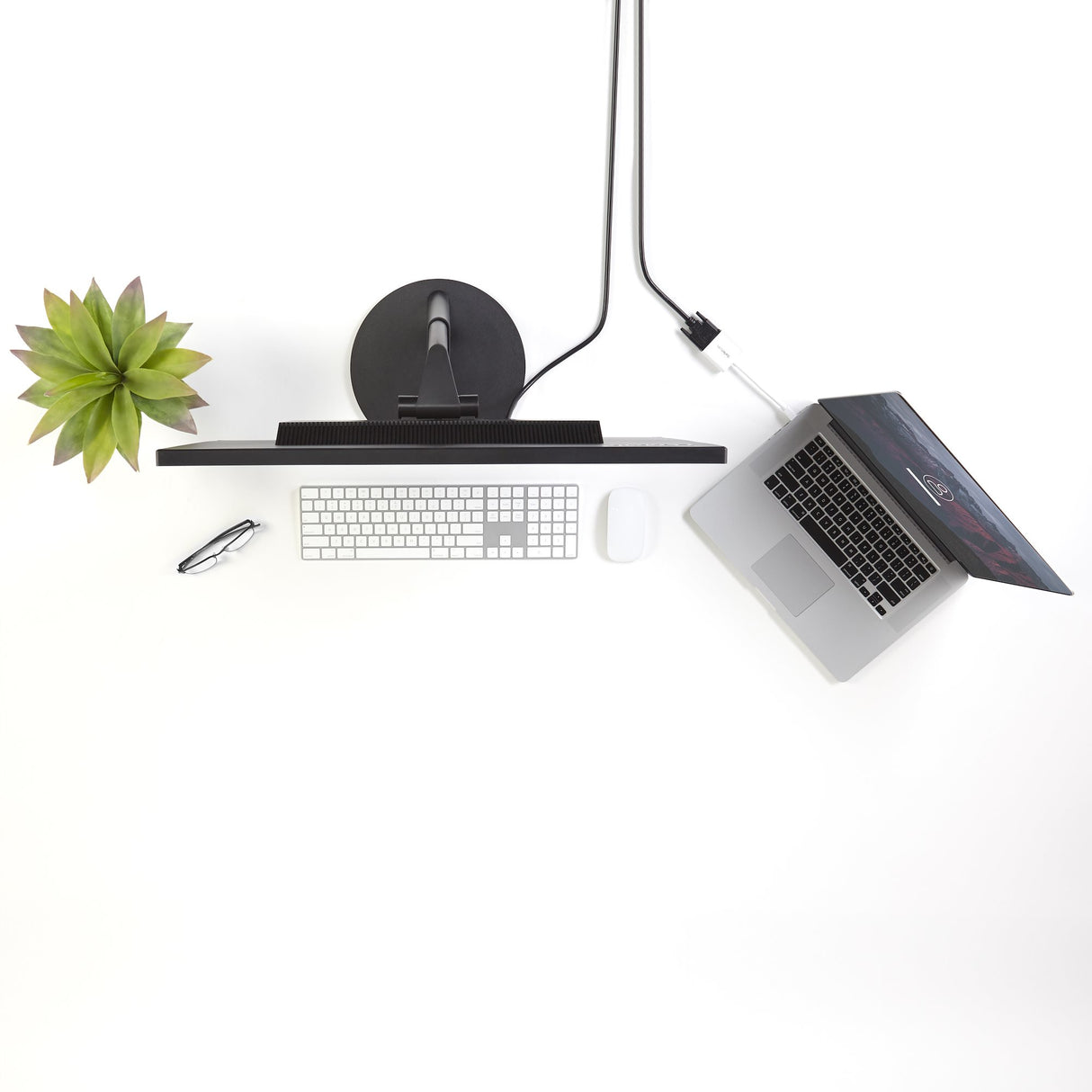 STARTECH Mini DisplayPort to DVI Adapter - Mini DP to DVI-D Converter - 1080p Video - mDP or Thunderbolt 1|2 Mac|PC to DVI Monitor - mDP 1.2 to DVI Single-Link Adapter Dongle - White (MDP2DVIW) (MDP2DVIW)