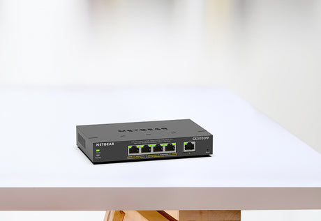 NETGEAR GS305EPP Network Switch