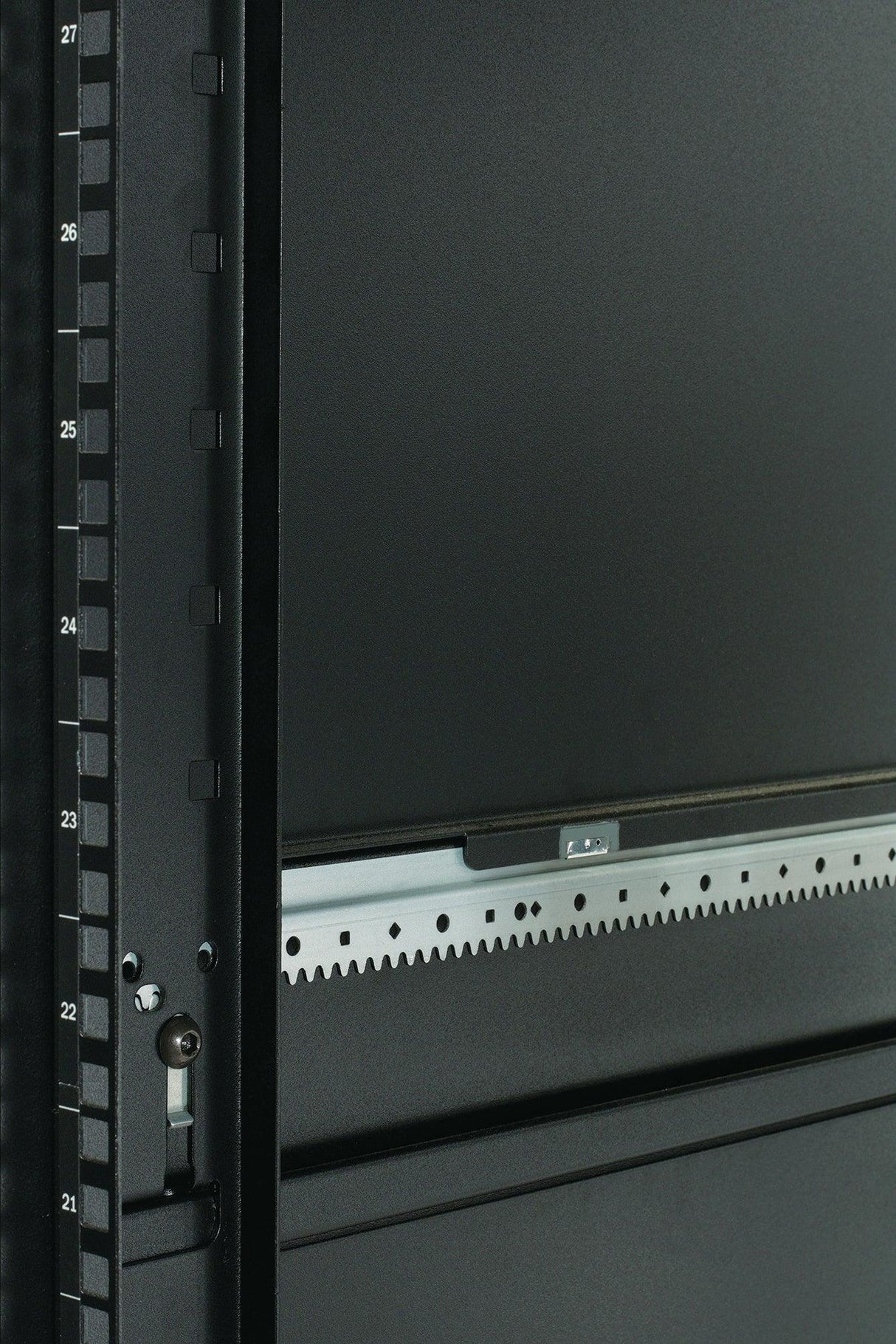 APC APC NetShelter SX 42U Server Rack Enclosure 600mm x 1070mm w| Sides Black (AR3100)