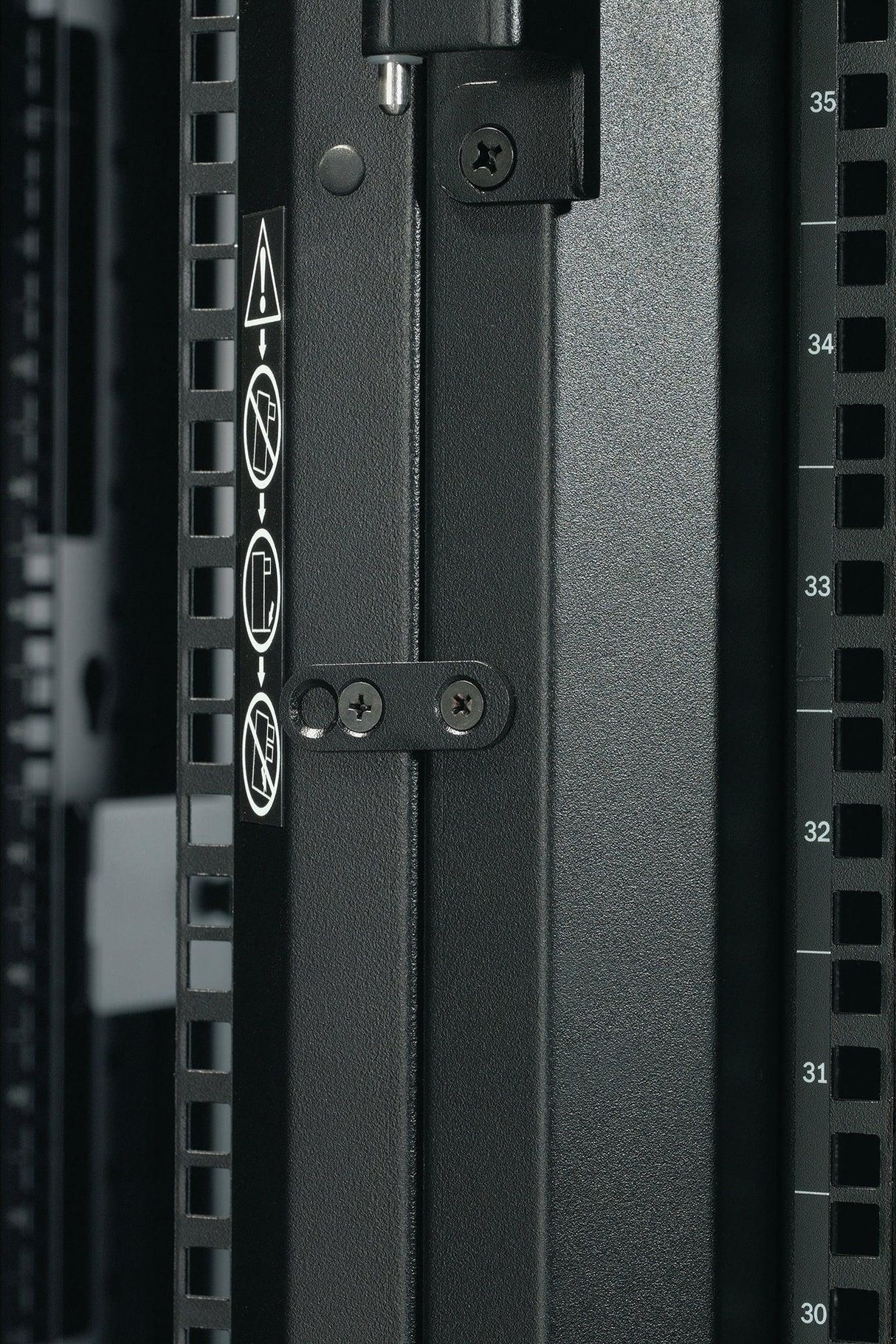 APC APC NetShelter SX 42U Server Rack Enclosure 600mm x 1070mm w| Sides Black (AR3100)