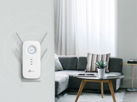 TP-LINK Wi-Fi 6 | 2.4-5 GHz | 800-1733 Mbps | 20-23 dBm | WPS | Reset | Ethernet | 100-240V | 50|60Hz | 163 x 86 x 40 mm (RE650)